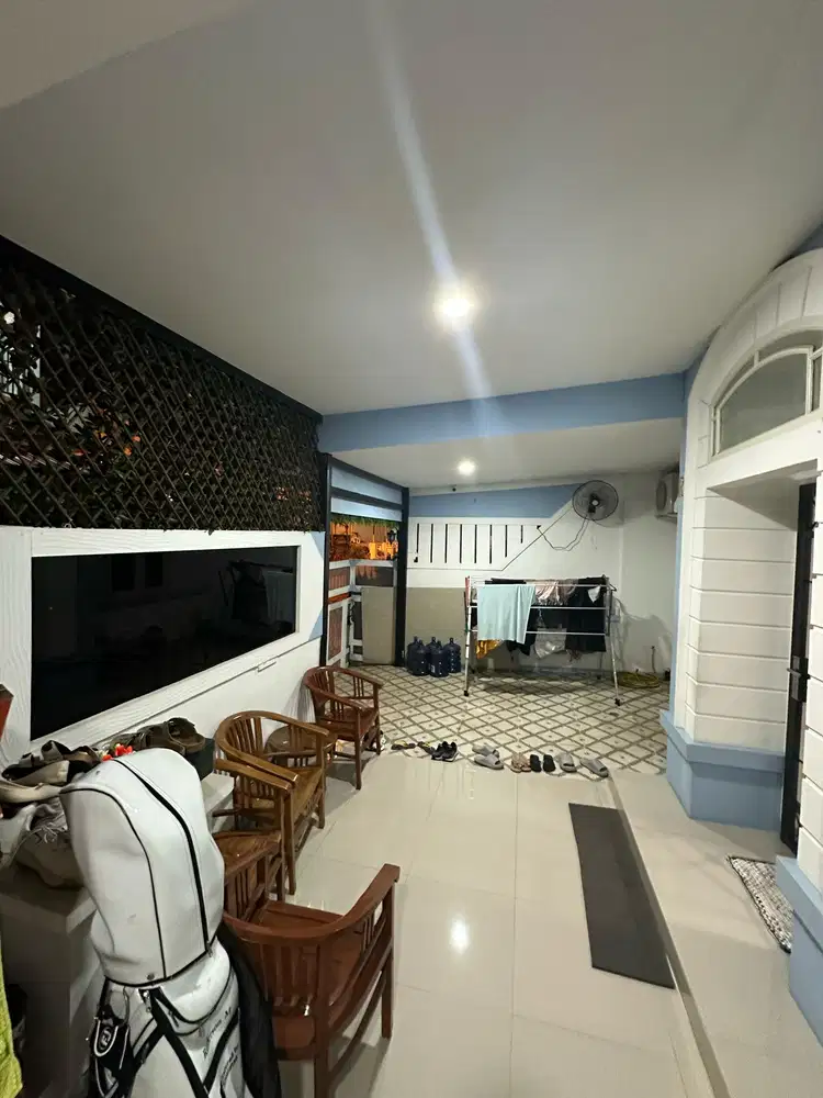 RUMAH HALAMAN LUAS 2 LT FULL FURNISHED, SEKTOR 6 KELAPA DUA TANGERANG