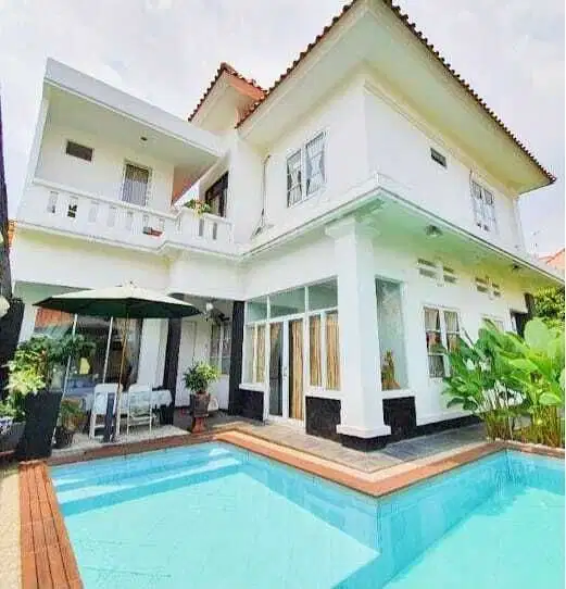 Rumah Batavia Gading Serpong Rapi with Pool Unit Langka
