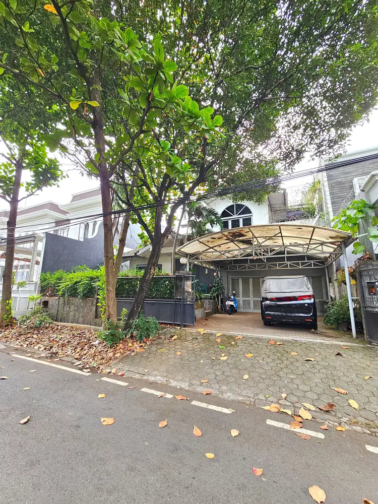 Rumah Pondok Indah Depan Taman