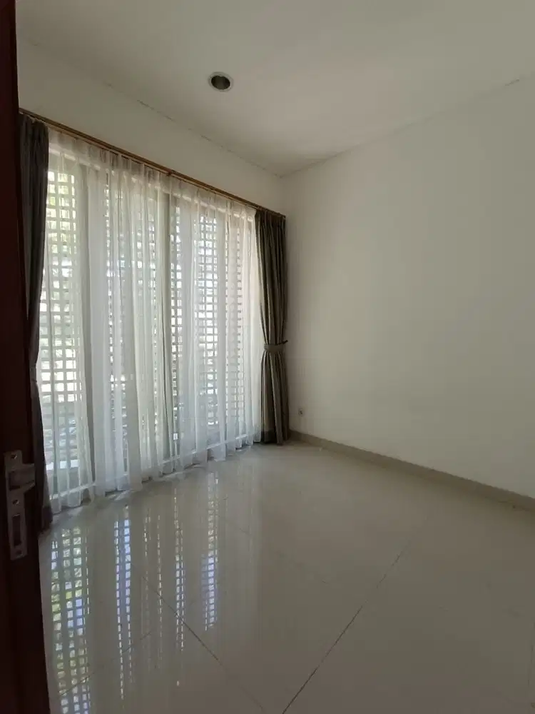 Rumah 3 kamar tidur siap huni BSD Tangeranb