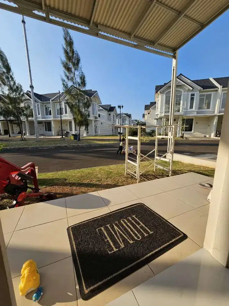 Dijual rumah 2 lantai nyaman lokasi bagus, semi furnished di Regalia