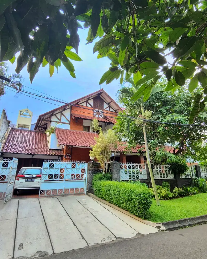 Dijual Pondok Indah Rumah Country yang Nyaman Banget  , Dekat PIM