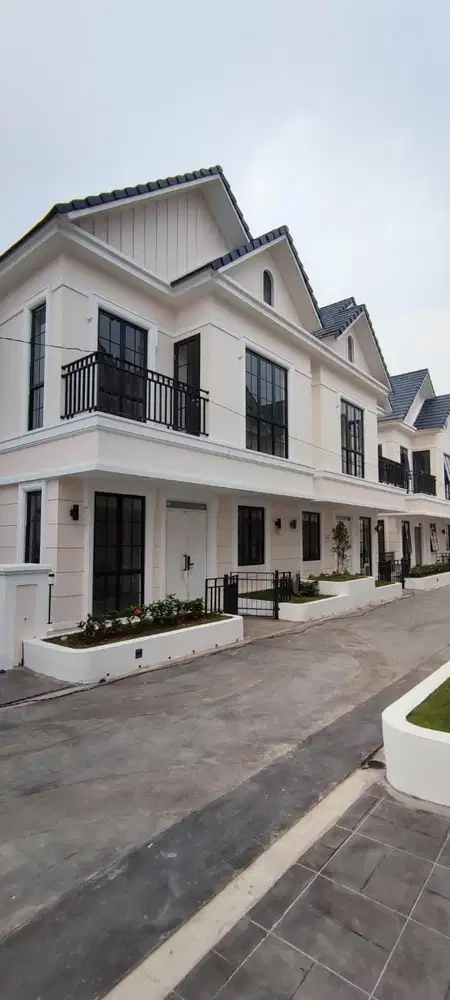 Dijual rugi rumah 3lt (double decker) hook hadap Selatan & Barat Lavon