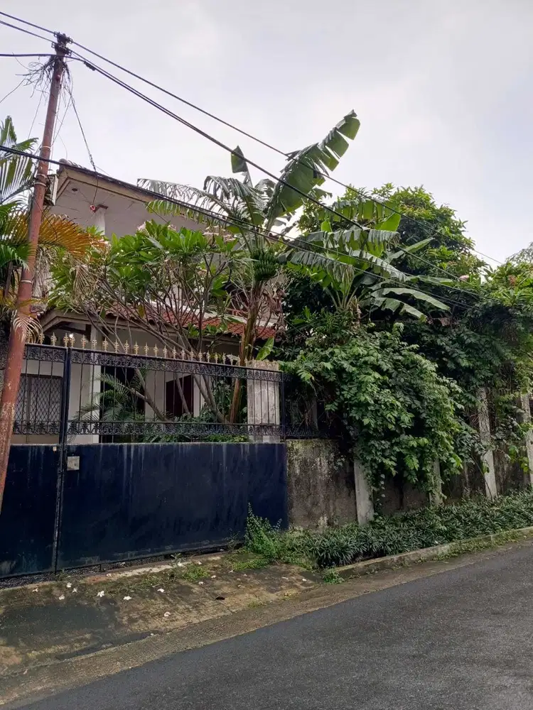 Dijual Rumah Bangunan Kokoh 2 lantai di Beji, Depok