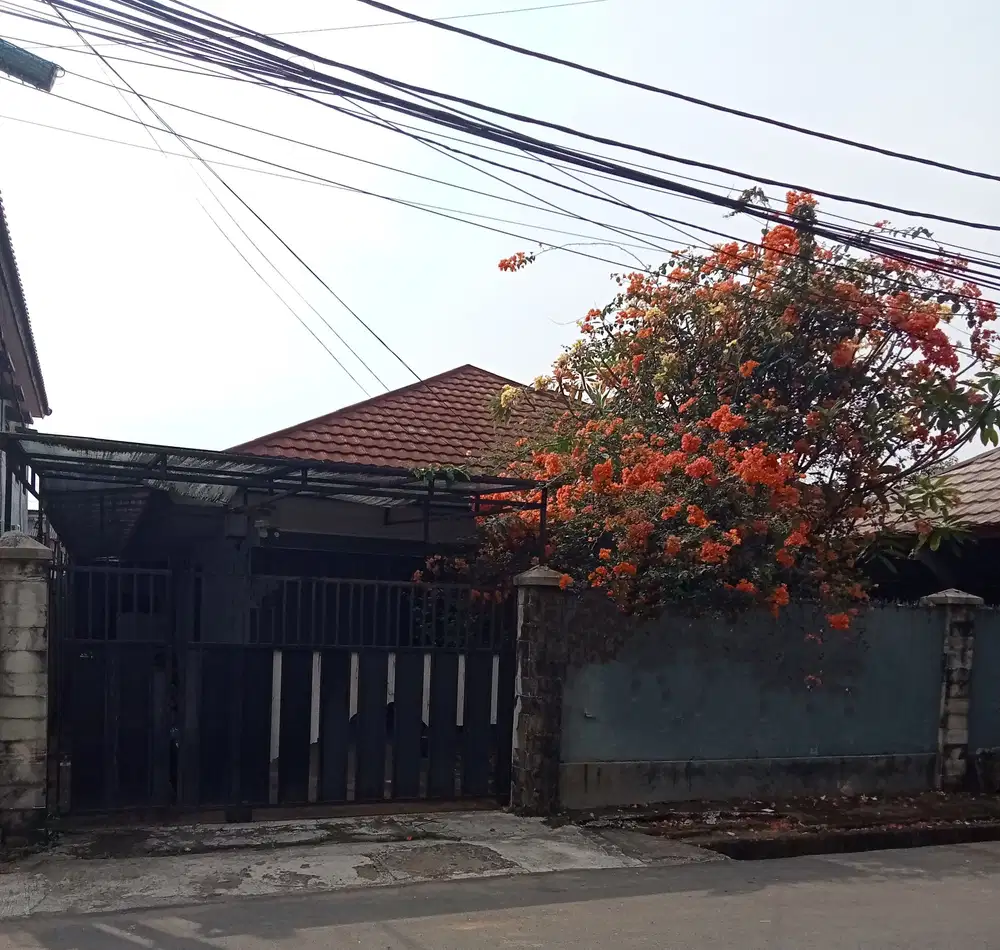 DIJUAL RUMAH BESAR BANGUNAN LAMA KAWASAN CILILITAN KRAMAT JATI