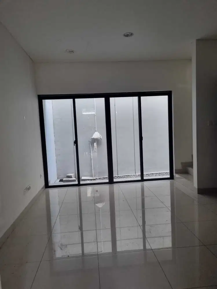 Disewakan rumah cantik Siap Huni Cluster Wisteria  Cakung Metland,