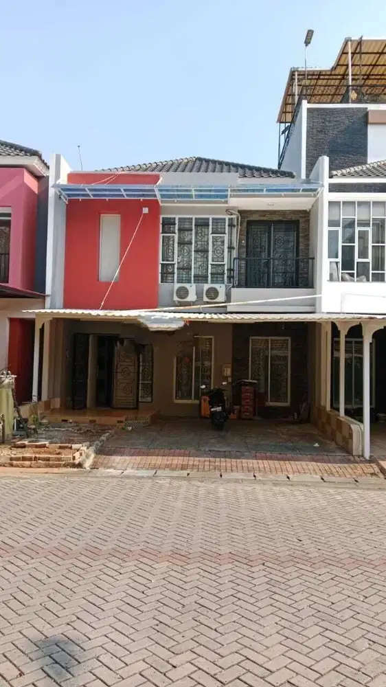 DIJUAL RUMAH 2LT DI GOLF LAKE UK.8X20m2 ADA 4+1 KAMAR TIDUR TURUN HARGA