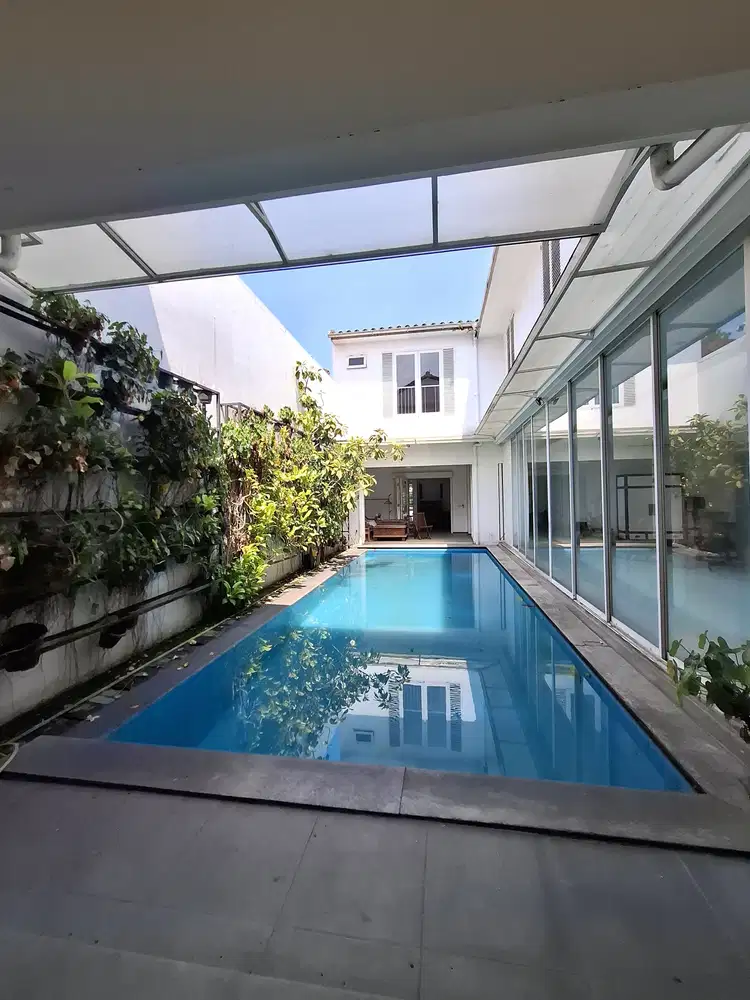 DIJUAL RUMAH ADA SWIMMING POOL DI VILLA CINERE MAS CIPUTAT TIMUR