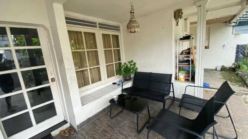 Dijual rumah luas, bagus di area Bintaro Sektor 2