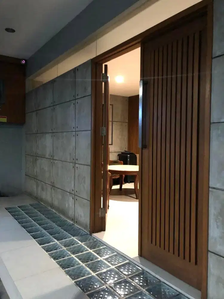 DIJUAL RUMAH BERGAYA INDUSTRIAL MODERN AREA MENTENG DALAM