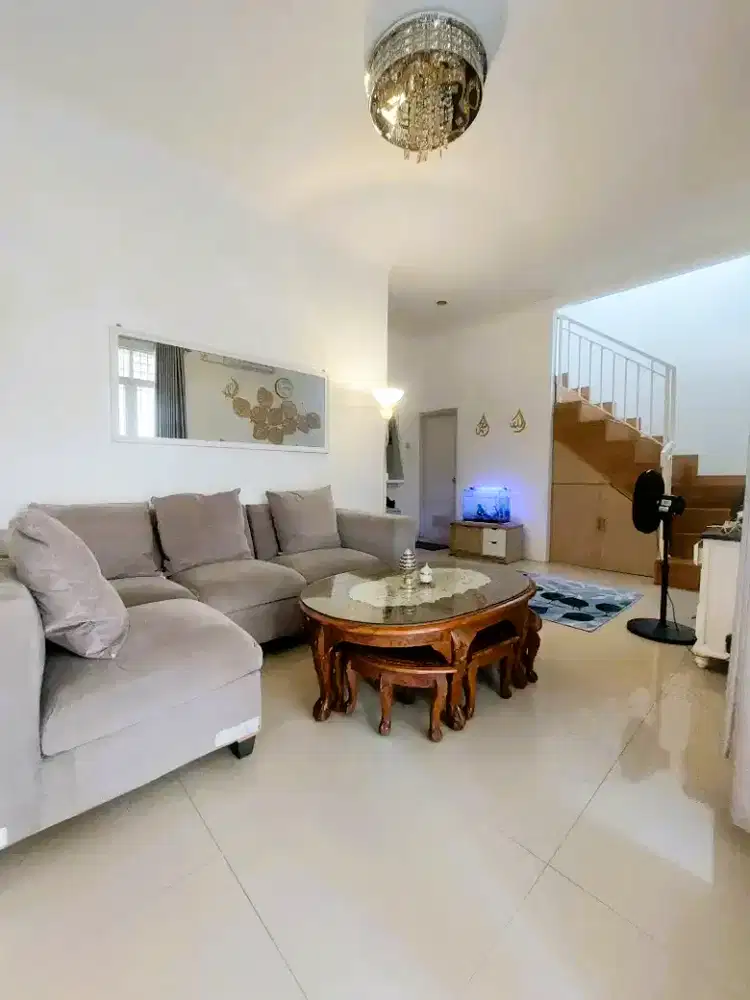 Rumah Cantik area Graha Raya dekat transmart bebas banjir