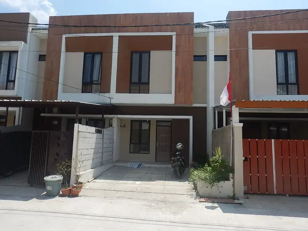 Jual Cepat Harga Di Bawah Pasaran Rumah 2 Lantai G Land Ciwastra