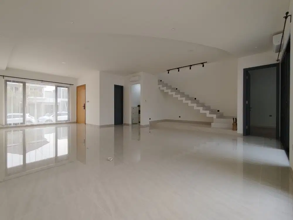 Dijual rumah mewah 2 lantai bangunan mandiri th 2023 di Suvarna Jati