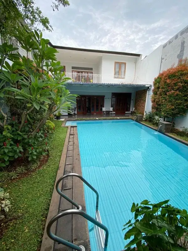 Dijual Rumah dgn Swimming Pool dan Siap Huni di Mandar Utama  Bintaro