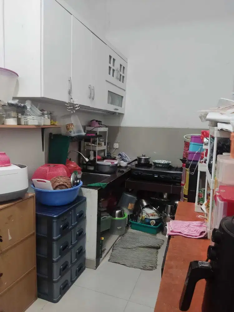 DIJUAL RUMAH TINGGAL 3,5 LANTAI KAWASAN DURI KEPA SEMI FURNISHED