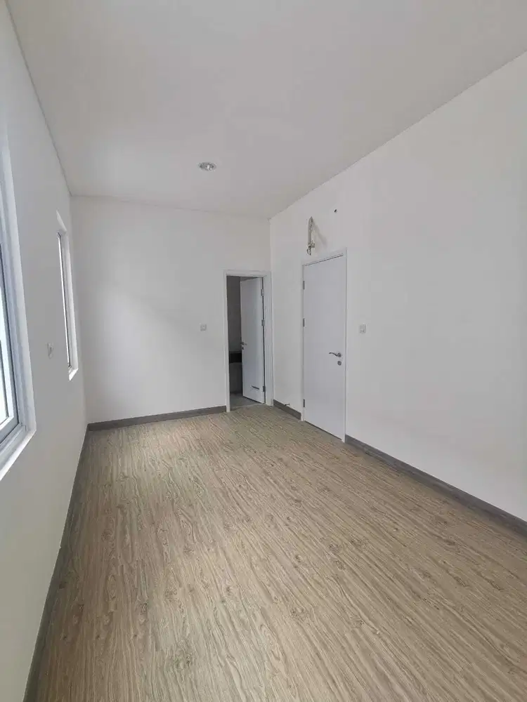 DIJUAL RUMAH TINGGAL 2 LANTAI DALAM KOMPLEK THE RIVIERA METLAND PURI