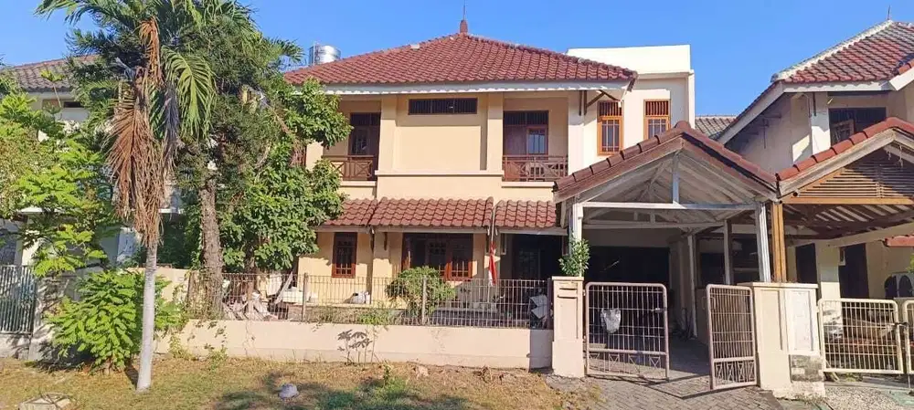 Rumah 2 Lantai Villa Westwood Pakuwon City Terawat Siap Huni