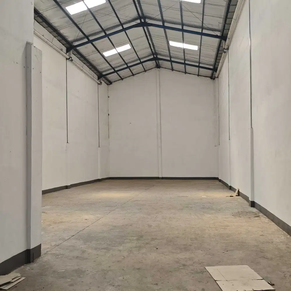 Gudang Ciamik Siap Pakai Akses Container 40 feet di Kedung Cowek