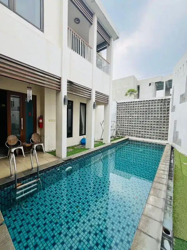 Rumah siap huni lengkap dengan kolam renang di Kebayoran Village