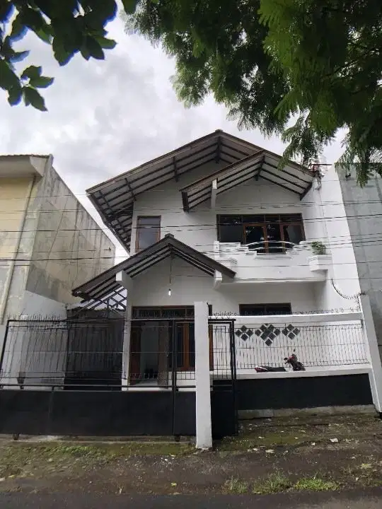 Rumah Strategis Tengah Kota Jl. Deleg Burangrang Bandung