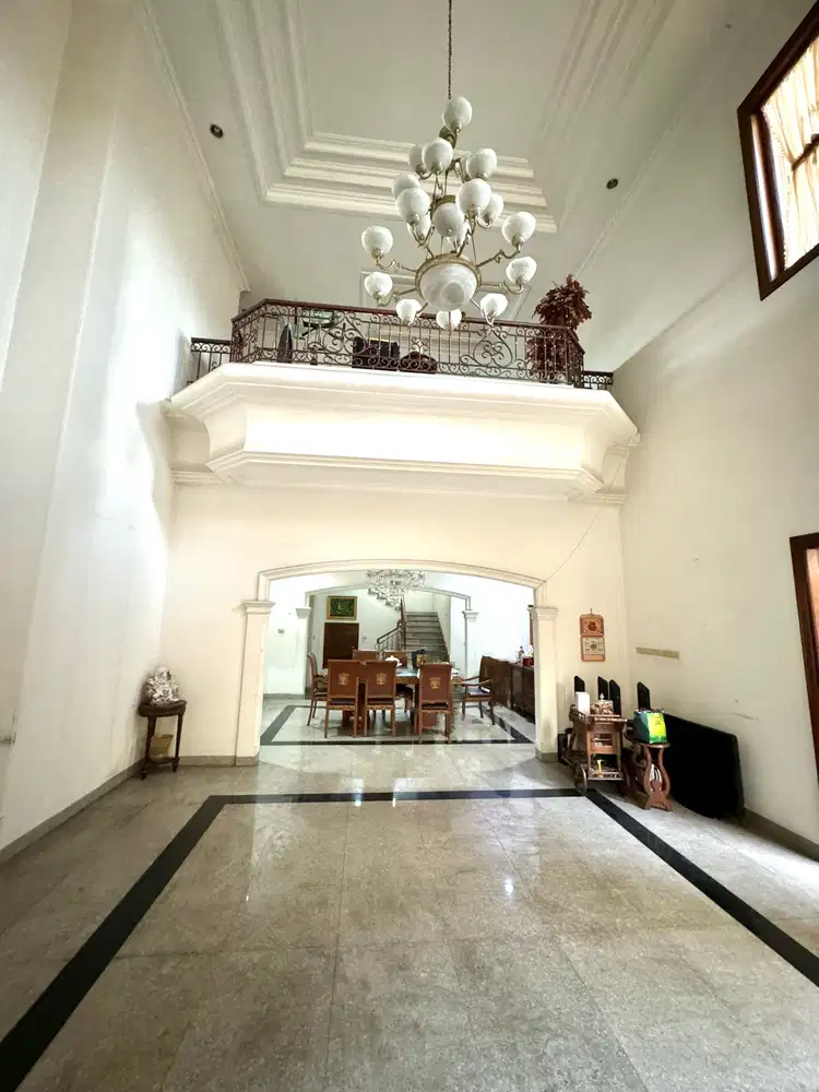 RUMAH STRATEGIS PINGGIR JALAN BESAR PLUIT JAKARTA UTARA. SHM SIAP HUNI