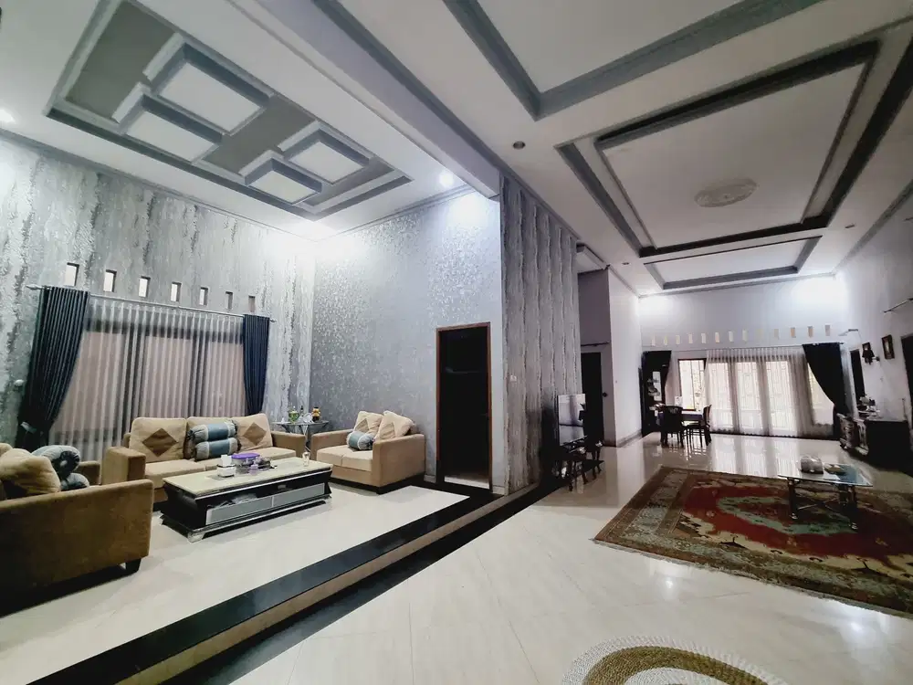 Rumah Mewah 1.5 Lt Luas Akses  Lebar Jln Utama Solo