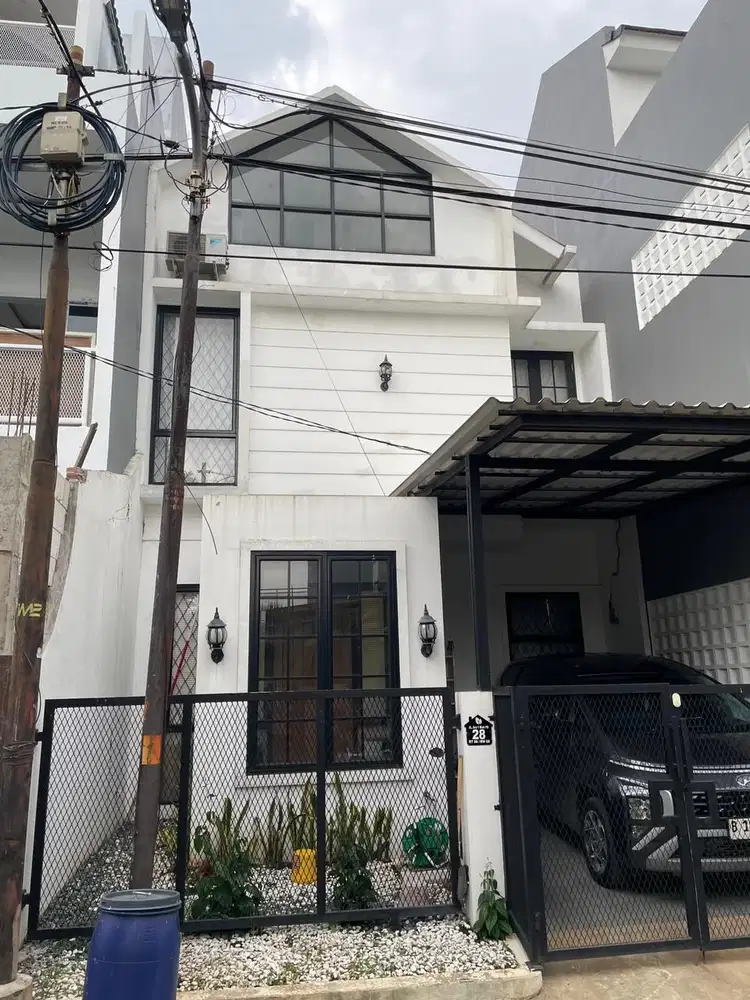 Rumah Nusa Loka BSD Full Renovasi 2 Lantai Furnished Jual Cepat!