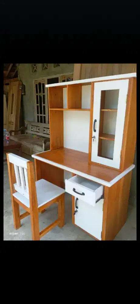 Meja belajar  minimalis