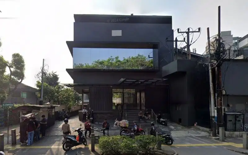 Gedung 3 Lantai 635m² ex Resto & Bar Jl Kemang Raya hadap Barat