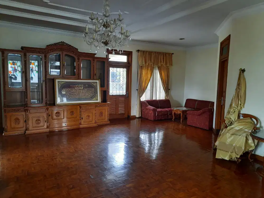 DIJUAL RUMAH BESAR 2 LANTAI DI KEMANDORAN GROGOL JAKARTA SELATAN