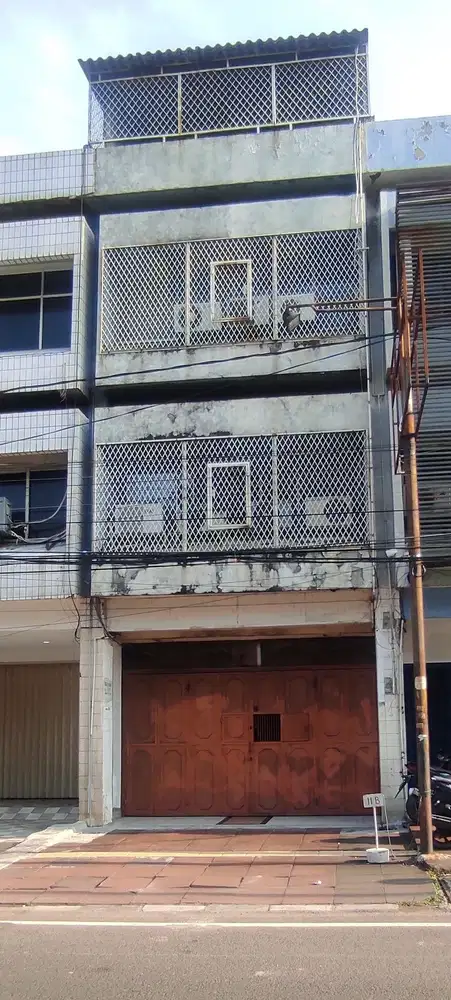 Ruko 4 Lantai Jalan Besar Dua Arah di Hasyim Ashari Petojo Jak Pus