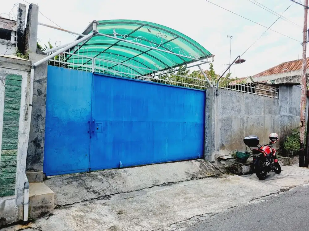 Rumah Nyaman Asri Dan Luas Mangkubumen Solo