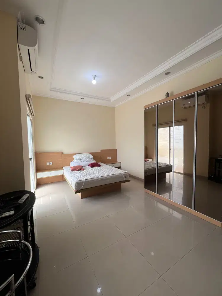 DISEWA FULL FURNISH Rumah 3Lt Florence PIK uk 8x20 harga 230jt/thn