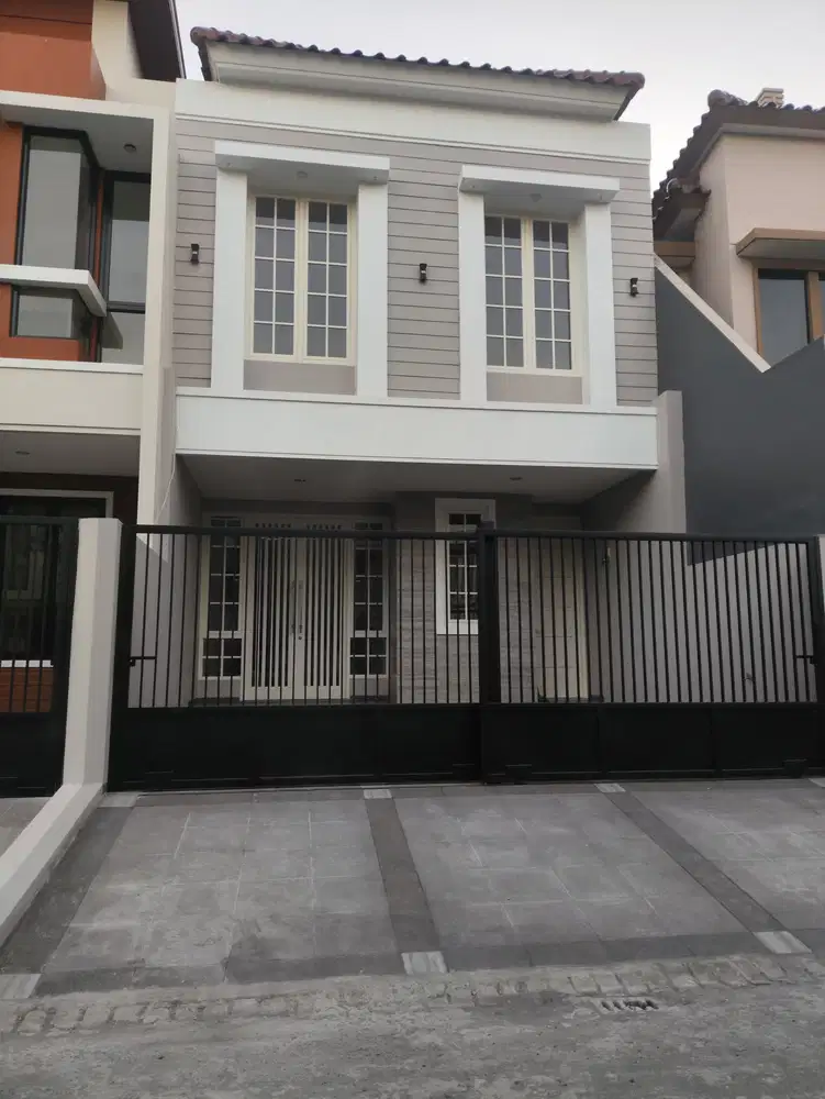 Rumah classic American di pantai mentari