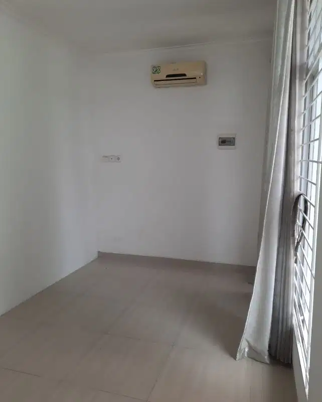 Di jual cepat rumah di royal palm taman surya 5 kalideres