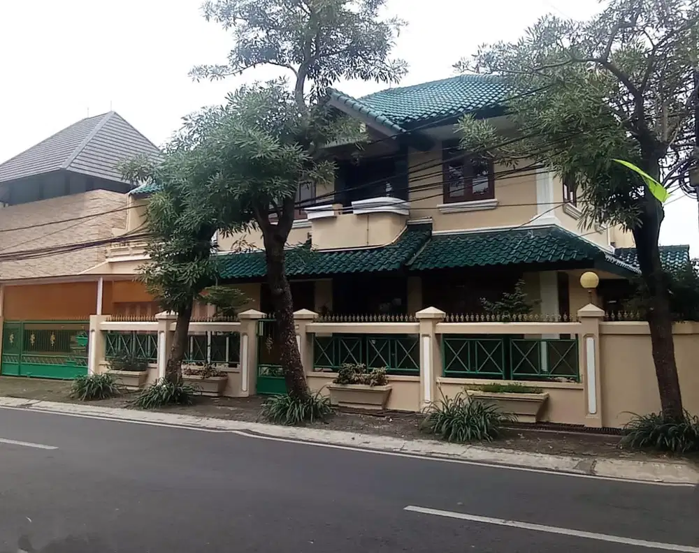 DIJUAL RUMAH BESAR 2 LANTAI DI KEMANDORAN GROGOL JAKARTA SELATAN