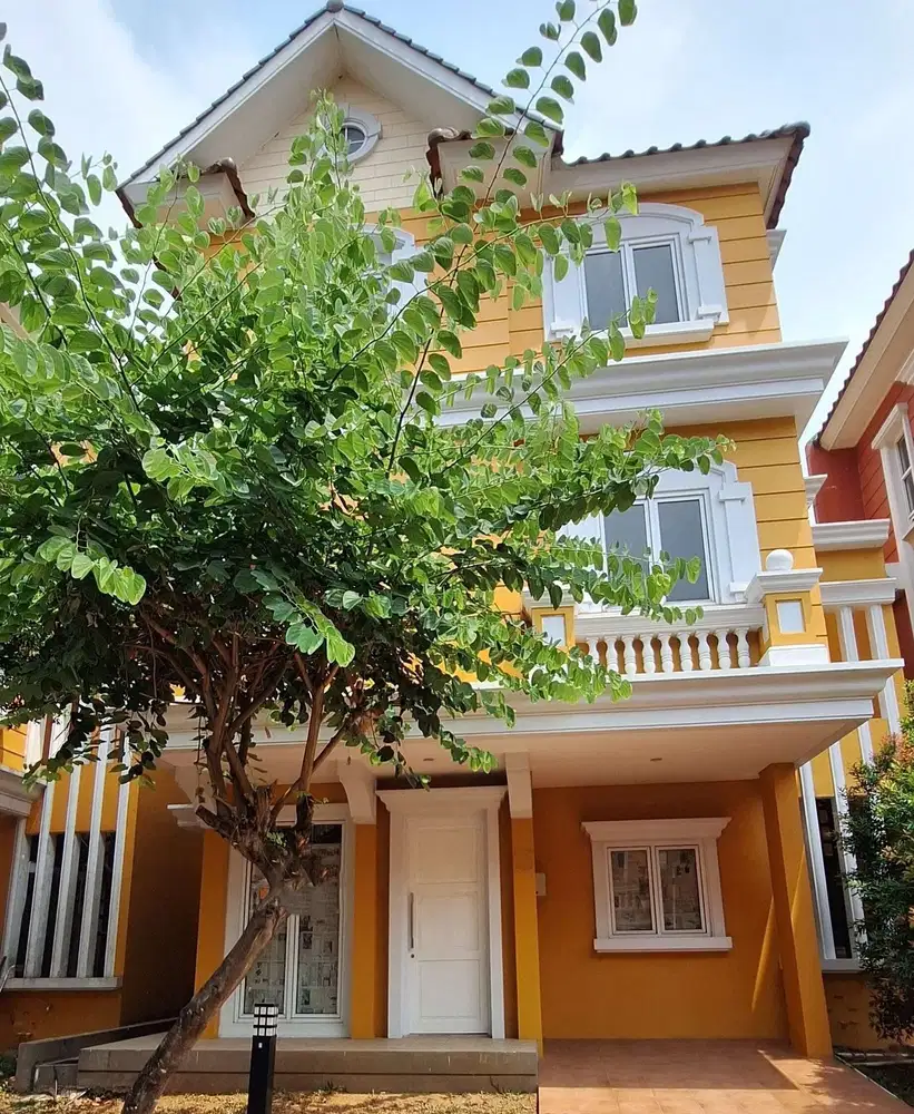 DIJUAL RUMAH 3 LANTAI DALAM CLUSTER OMAHA VILLAGE KELAPA DUA