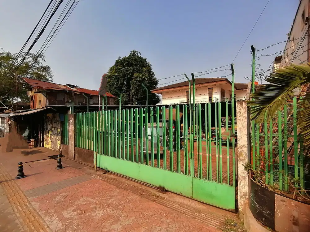 DIJUAL DAN DISEWAKAN RUMAH BANGUNAN TUA DI KEDOYA KEBON JERUK