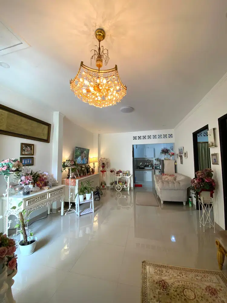 Rumah 2 Lantai di Pinus Residence, Graha Bintaro