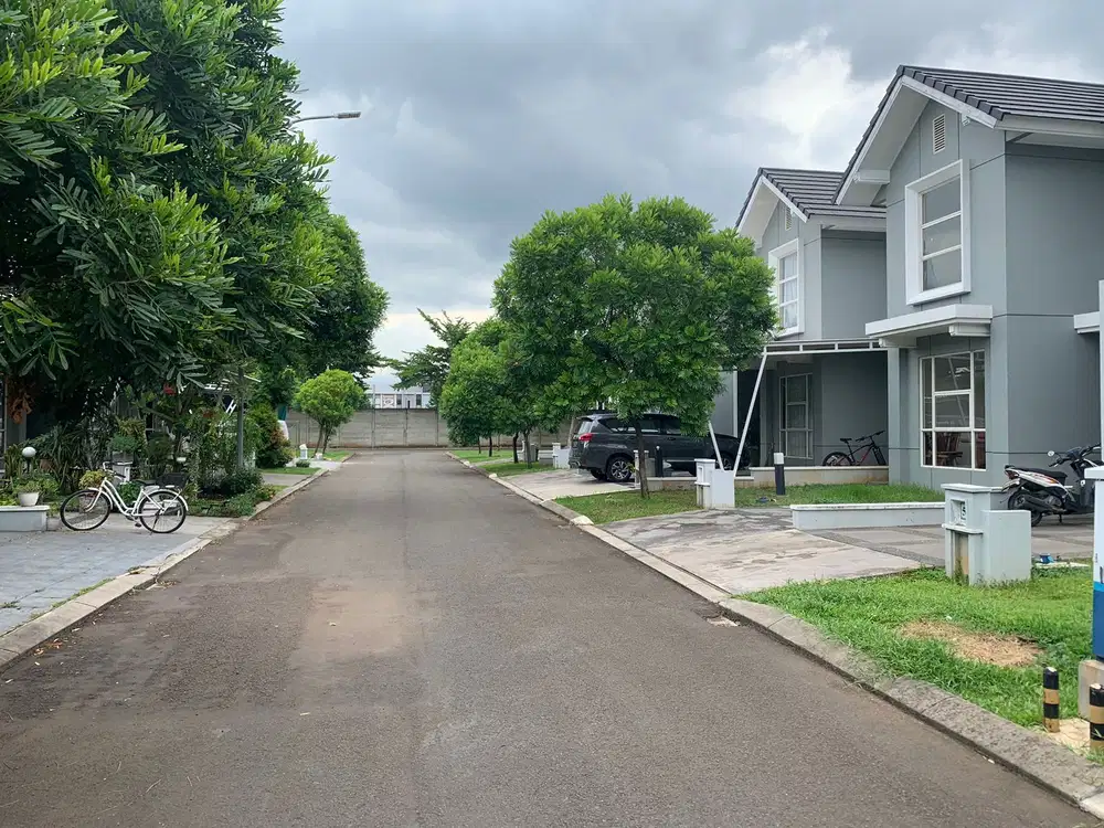 Dijual rumah cantk 2lt sudah ada kitchen set & gorden d Suvarna Sutera