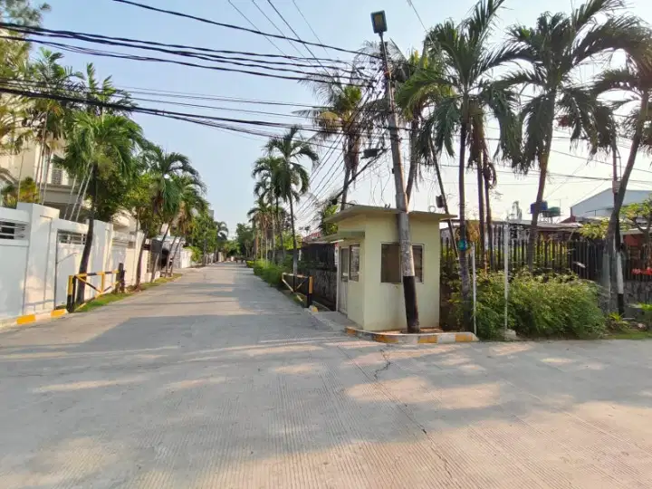 Kavling Tanah Hoek di Sunrise Garden Jakarta Barat row 3 mobil