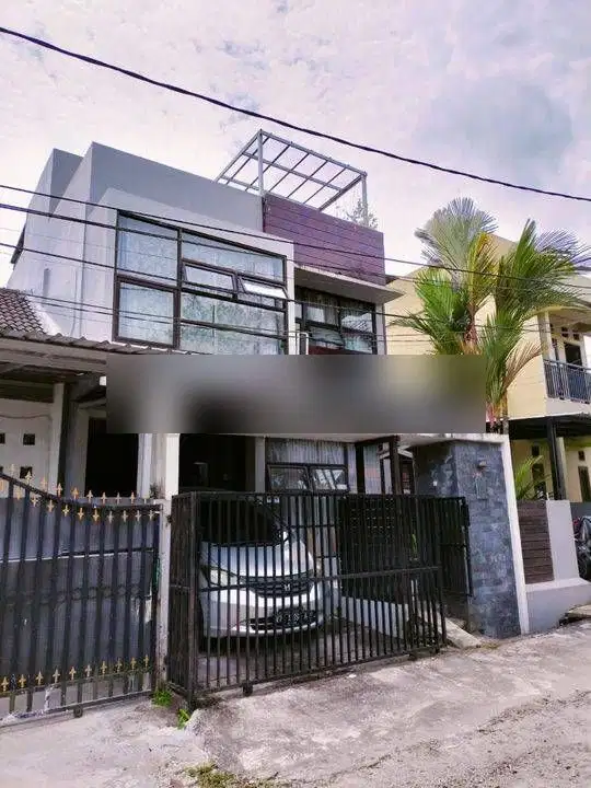 RUMAH FULLFURNISH TENGAH KOTA BERNUANSA MINIMALIS ELEGAN