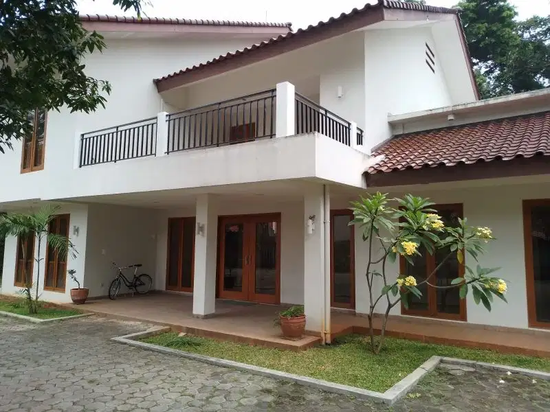 Rumah mewah, luas, nyaman dan bebas banjir di Kemang Jaksel