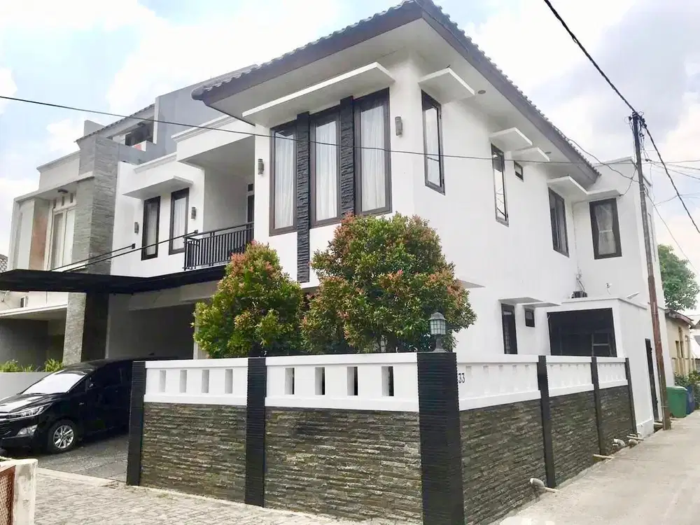 Rumah 2 Lantai Bagus di Pejaten, Jakarta Selatan