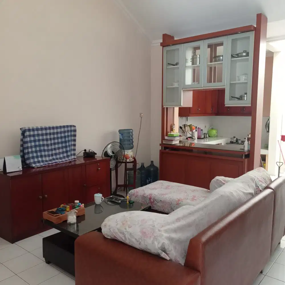 Rumah 2 lt di taman royal cipondoh tangerang