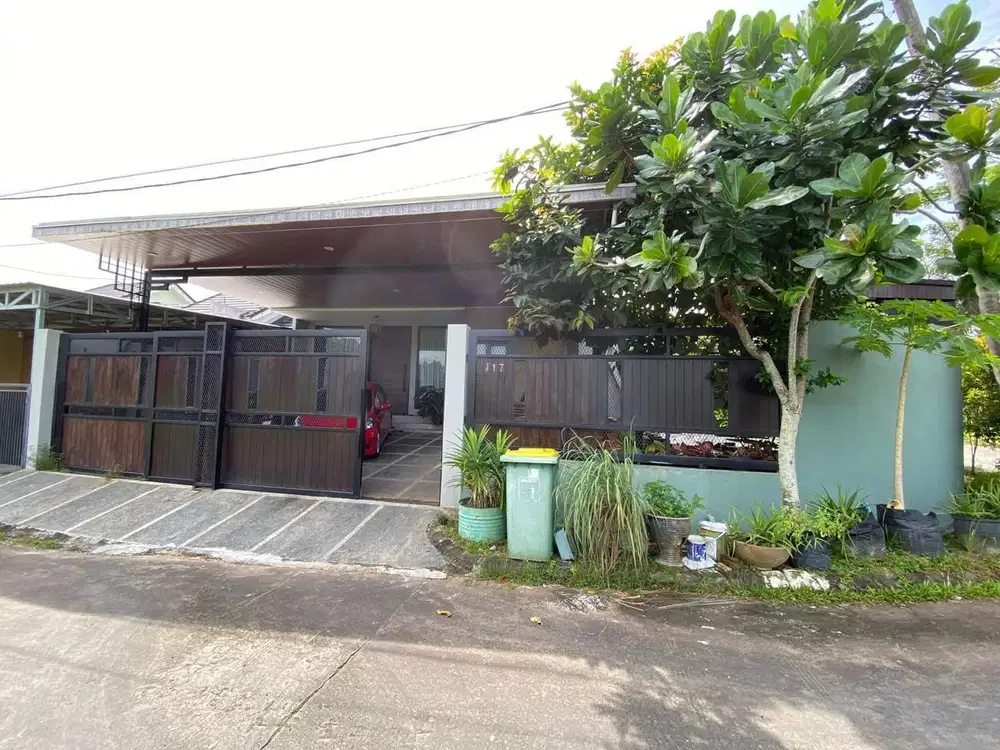 DIJUAL RUMAH BESAR TENGAH KOTA BERNUANSA MINIMALIS