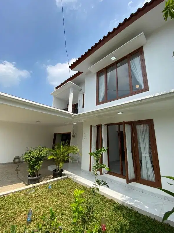 Rumah Asri dan Nyaman 2 lantai siap huni di Cinere, Depok