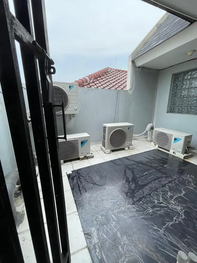 Rumah 4 Lantai Lokasi sangat strategis