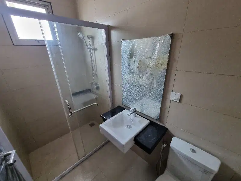 Rumah 2 lantai Baru PIK 2 jalanan besar