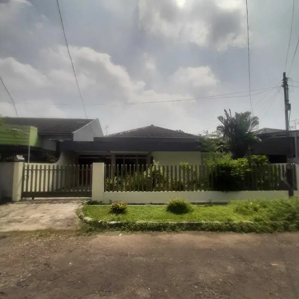 Rumah Luas di Bogor Baru Anyelir, SHM, Lokasi Strategis